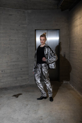 Fashion-/Mode-Fotografie St. Gallen - Christian Sanwald - Frau in Silber 