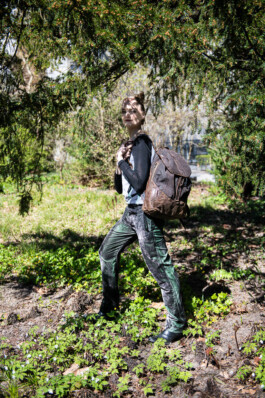 Fashion-/Mode-Fotografie St. Gallen - Christian Sanwald - Frau mit Rucksack 